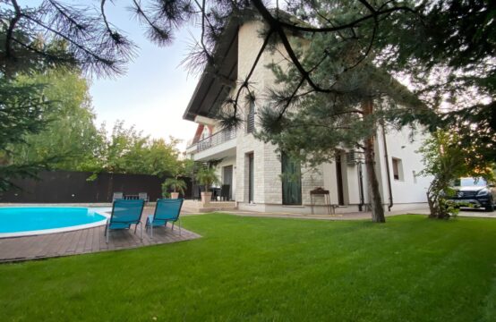 Villa avec piscine et jardin, avec un terrain généreux de 1000 m² dans une rue calme du quartier Iancu Nicolae (id run: 17150)